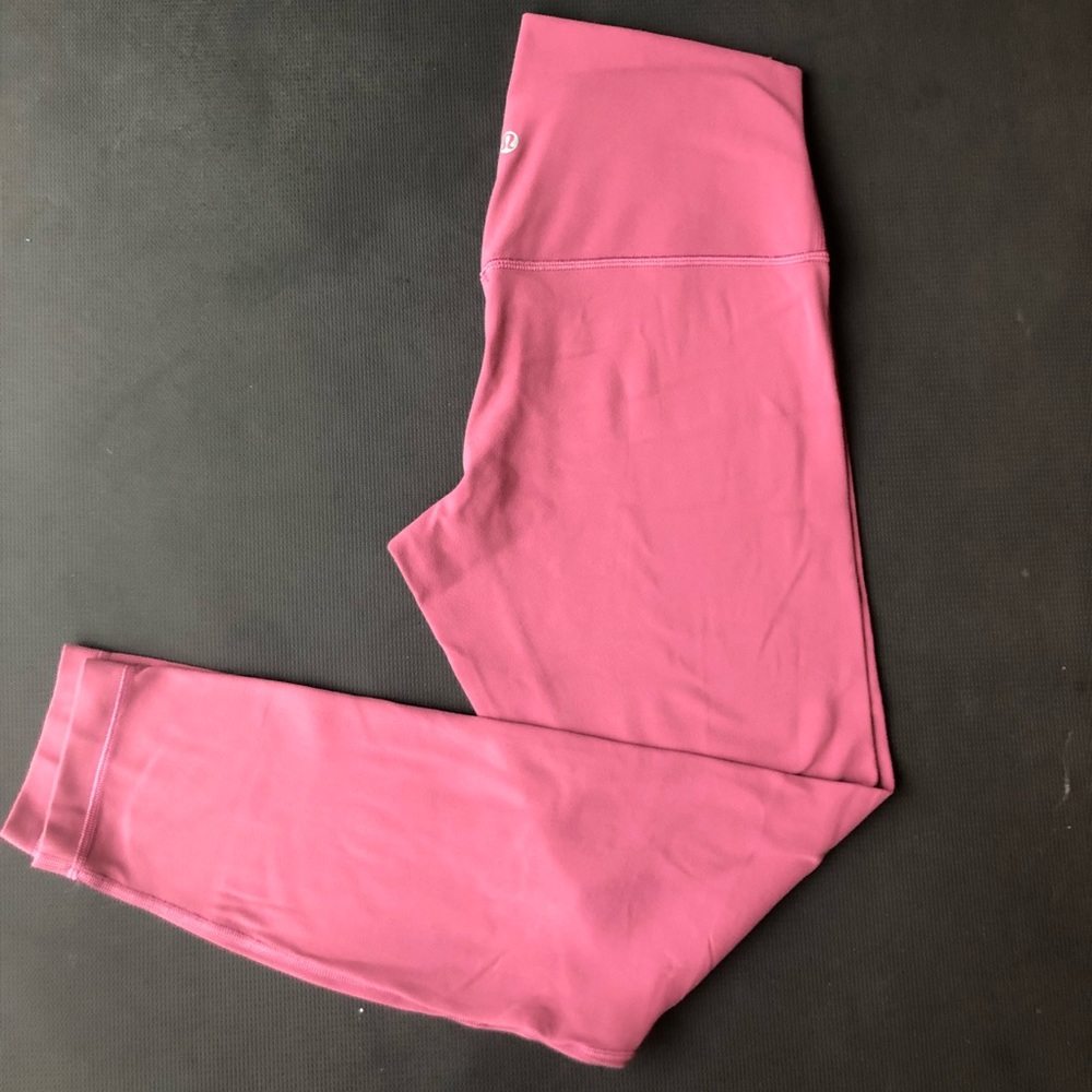 Lululemon moss rose aligns. 25 inches. Size 8